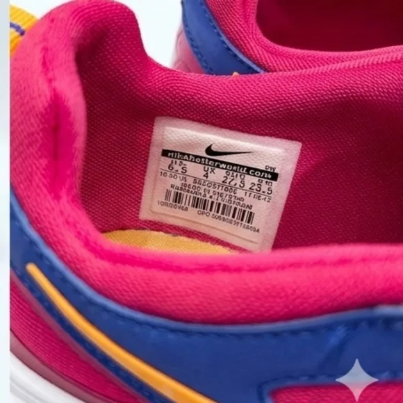 NIKE Running Shoes - Picture 2 of 3